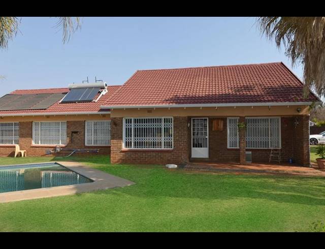 4 BEDROOM HOUSE FOR SALE IN CULEMBORG PARK